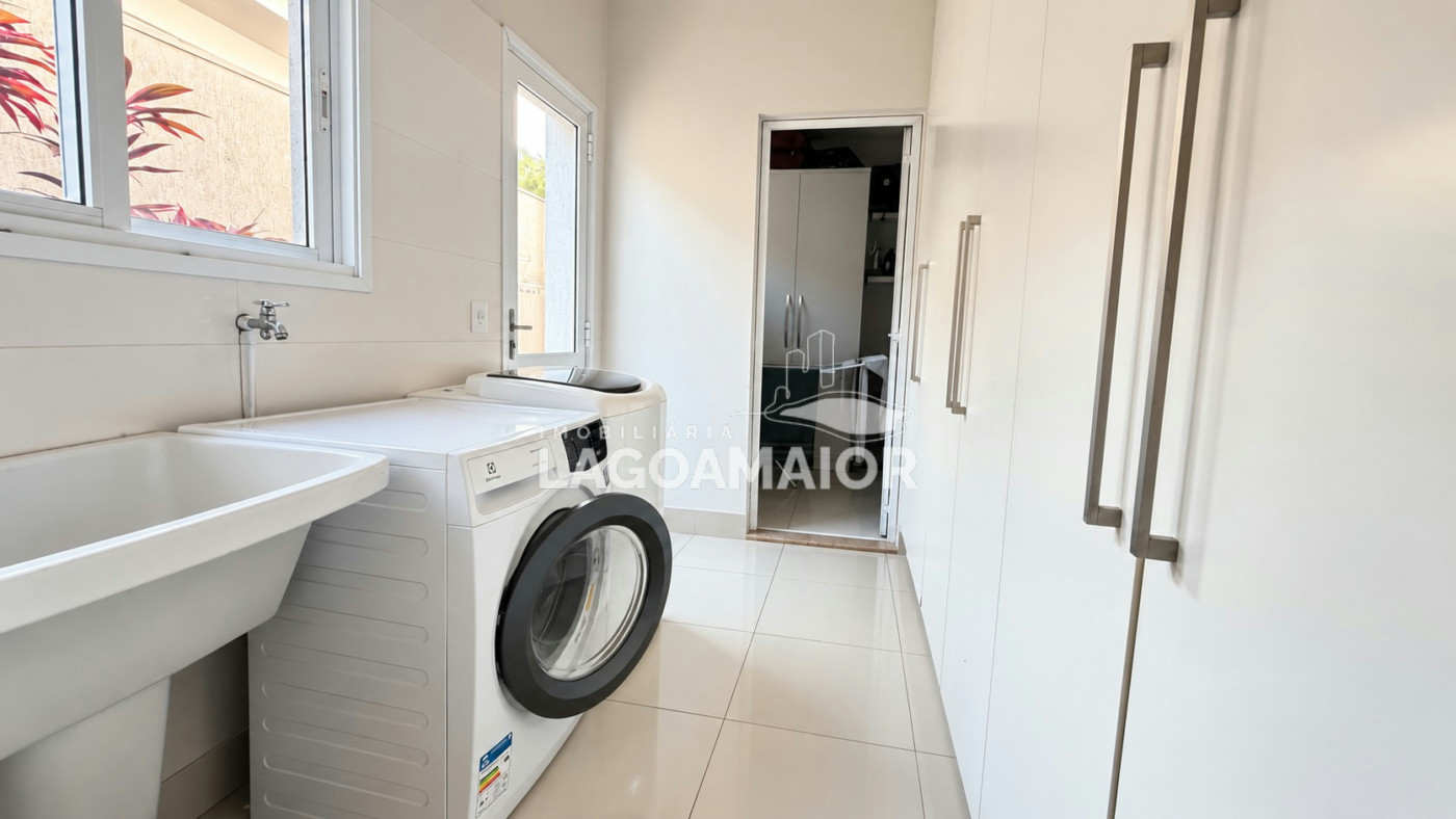 Casa à venda com 4 quartos, sendo 3 suítes, no condomínio Portal das Àguas, Três Lagoas - MS
