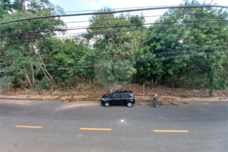 Sobrado à venda com excelente distribuição de espaços