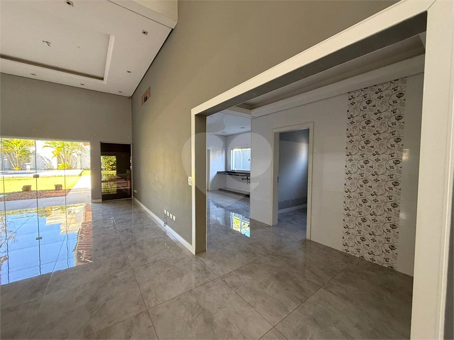 Casa alto padrão condomínio fechado em Atibaia com 4 suítes e ampla área de lazer, espaço gourmet, piscina, 6 vagas garagem