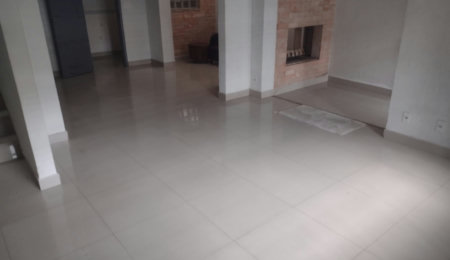 Casa à venda ou para alugar com 3 quartos, sendo 2 suítes,  em Jardim Trussardi, São Paulo, SP