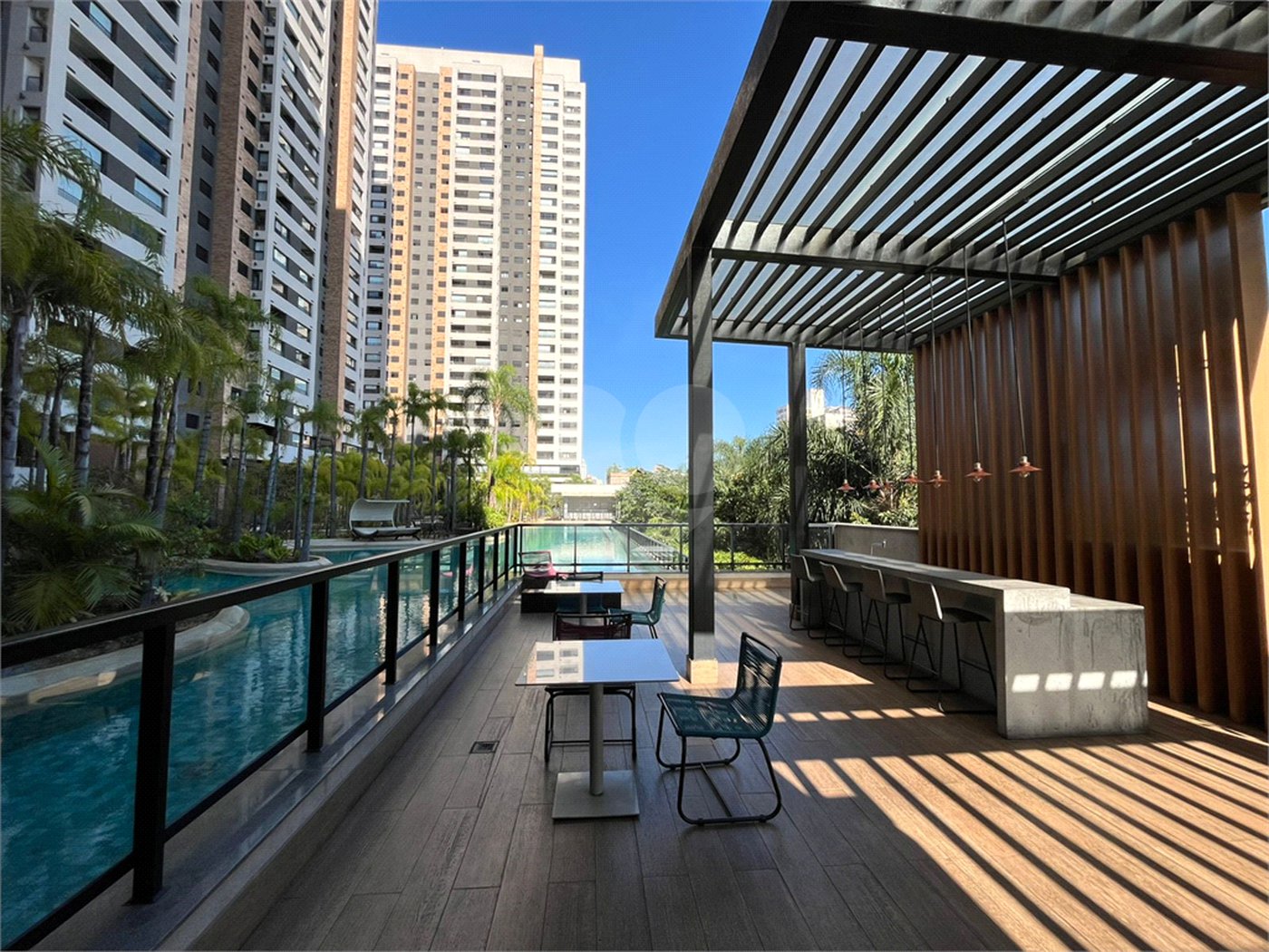 Apartamento no Brás repleto de lazer com 50 m² com 2 dormitórios e 1 vaga, Estuda Permuta