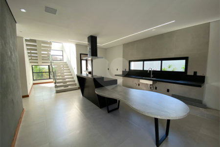 Casa à Venda no Condomínio Damha II