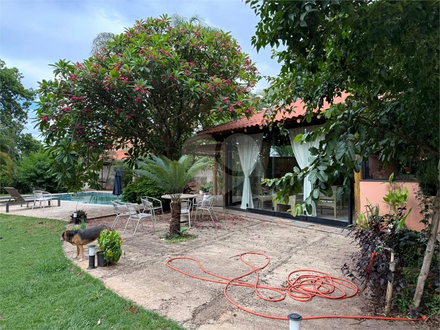 Chácara no Unileste, com espaço para eventos e cozinha industrial, na modalidade porteira fechada,