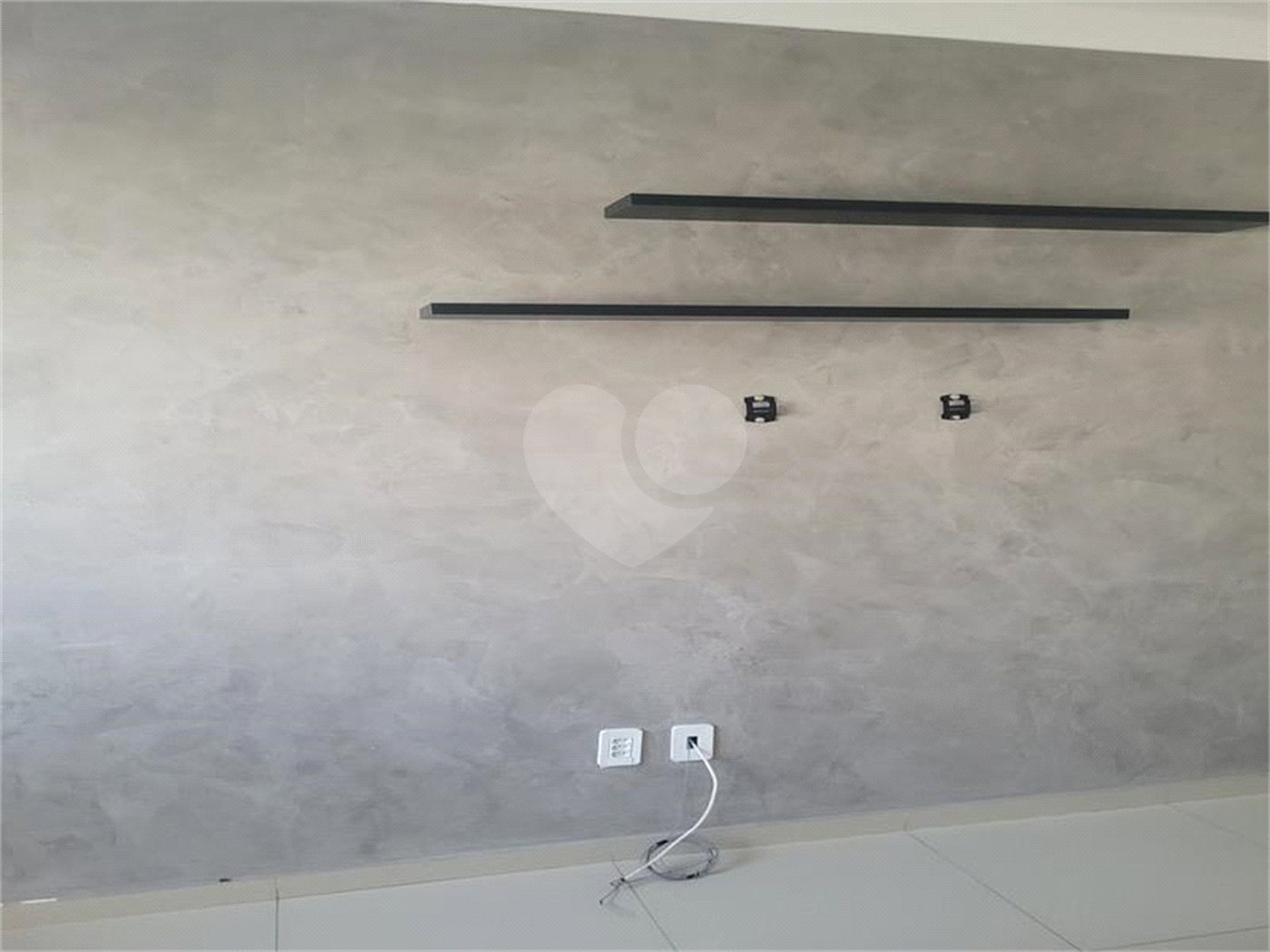 Indaiatuba - Sobrado para venda e Locação - Jardim Nely em Indaiatuba - R$ 425.000,00 - aceita parte em permuta - Bairro tranquilo com fácil acesso a rodovias, Shopping Polo Parque Mall - Assai, Polo shopping - Com duas suítes sendo uma com sacada, , lavabo. área de serviço , 2 vagas, portão ele
