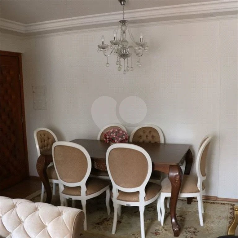 Apto na Mooca de 76m², com 2 dorms, 1 vaga, 1 suíte. Estuda permuta.