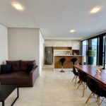 Indaiatuba - Sp - Condominio Maria Candida - R$ 2.250.000,00 - 3 suítes, sendo 1 master com closet e banheiro com duas cubas e dois chuveiros - Escritório - Piscina em Alvenaria aquecida e Hidro com Iluminação - Ar Condicionado instalado em todos os quartos, escritorio, sala e area gourmet