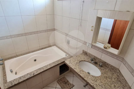 Sobrado a venda no Ipiranga de 220m² com 4 suítes e 2 vagas.Estuda permuta.