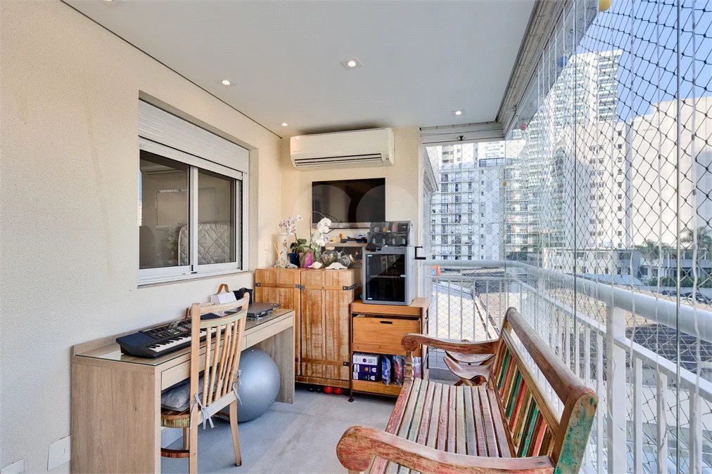 Apartamento à venda com 3 quartos, sendo 1 suíte, em Alto da Boa Vista, São Paulo, SP