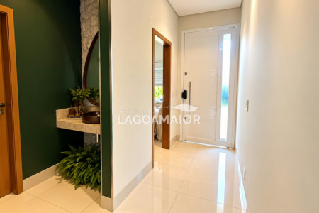 Casa à venda com 4 quartos, sendo 3 suítes, no condomínio Portal das Àguas, Três Lagoas - MS