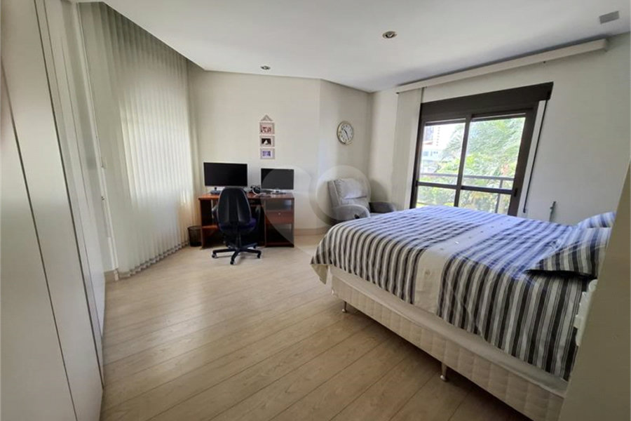 Apartamento, a venda, com 300m² de área privativa, 4 suítes, 4 vagas - Santana / SP