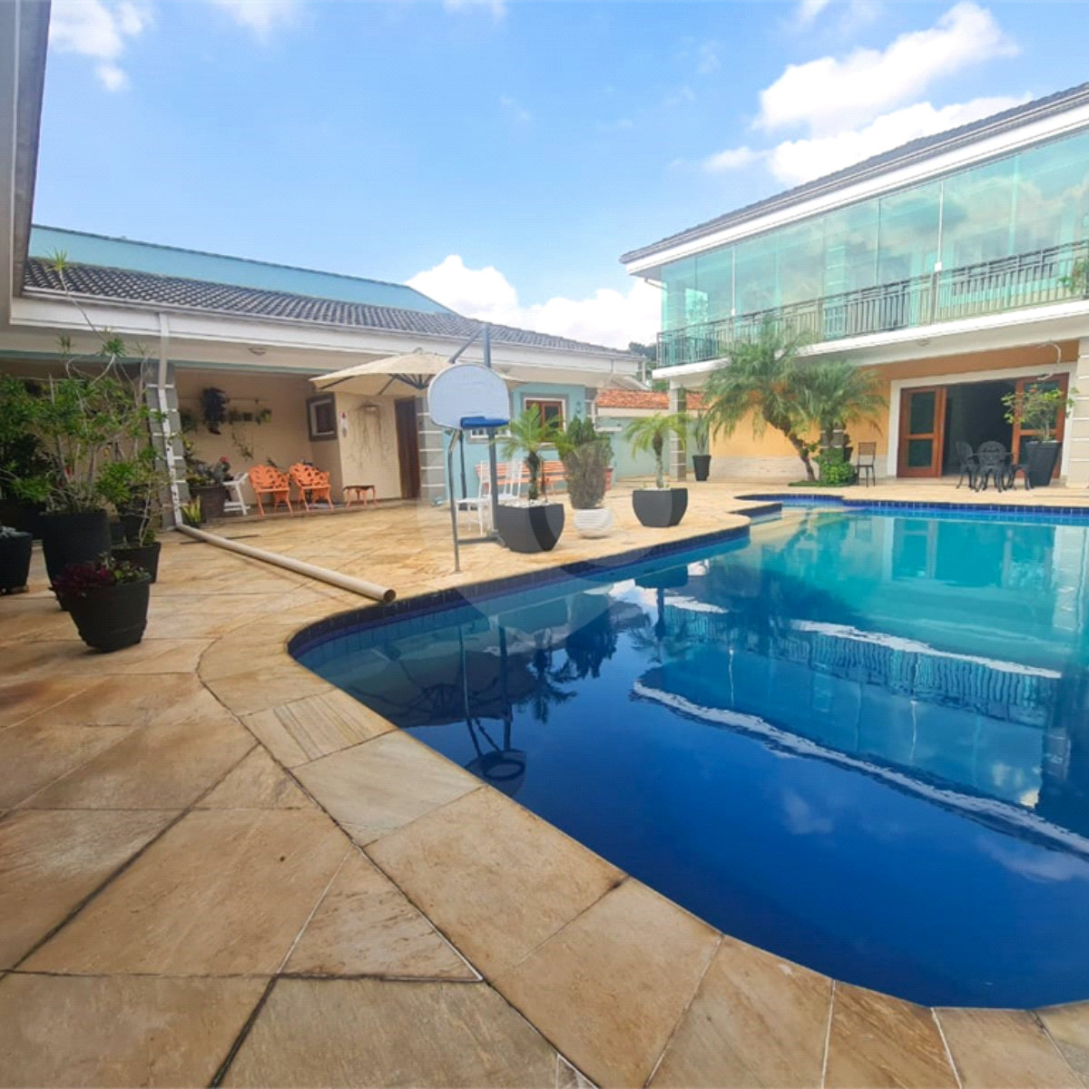 Casa à venda com 3 suítes em Interlagos, São Paulo, SP