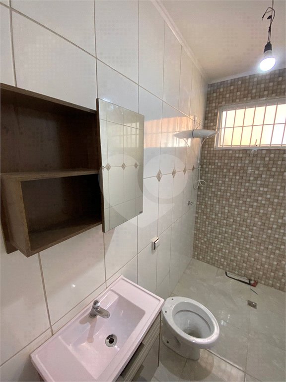 Casa térrea com salão comercial para venda no Santa Felícia.