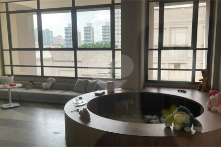 Apartamento á venda no 31o. andar com 126,53m2 COM VISTA PANORÂMICA PERMANENTE para a SERRA DA CANTAREIRA E PAULISTA, com 3 suítes e 2 vagas, Condomínio Clube,próximo do metro Brás. Estuda Proposta