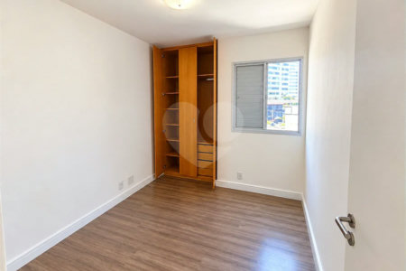 Apartamento de 44 m² com 2 dormitórios, varanda integrada e 1 vaga na Vila Guarani