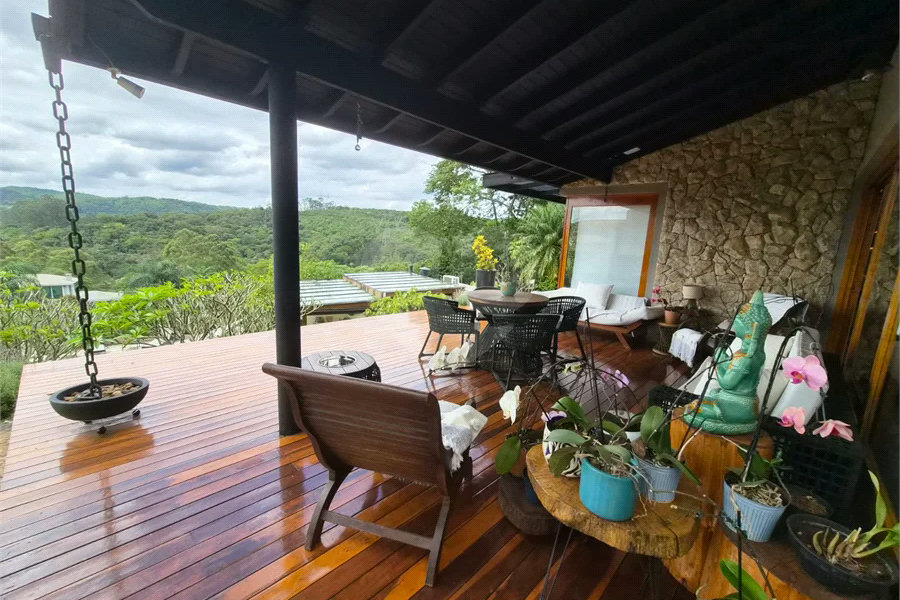 Casa em Condomínio de Alto Padrão no Suíça da Cantareira.