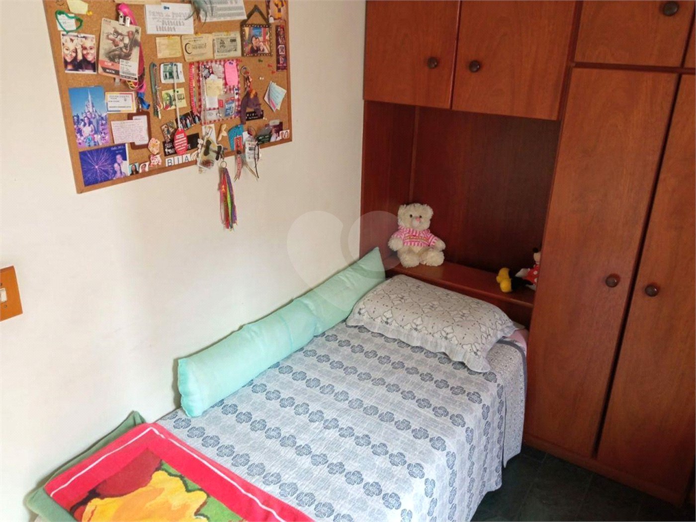 Lindo apartamento, muito bem conservado, com bom espaço interno.