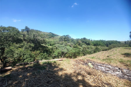 Área rural em Piracaia com 3.289 metros, ótima para chácara, as margens do rio Cachoeira
