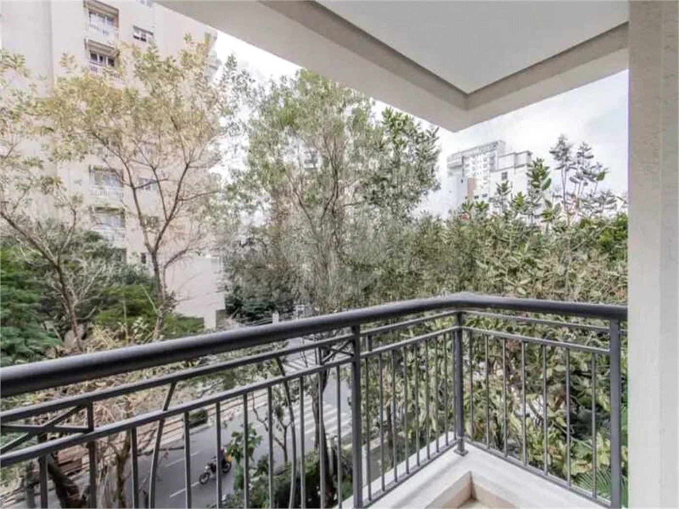Apartamento de 306m² na melhor região de Moema, 3 suítes, 5 vagas, varanda gourmet, depósito, fora de rota