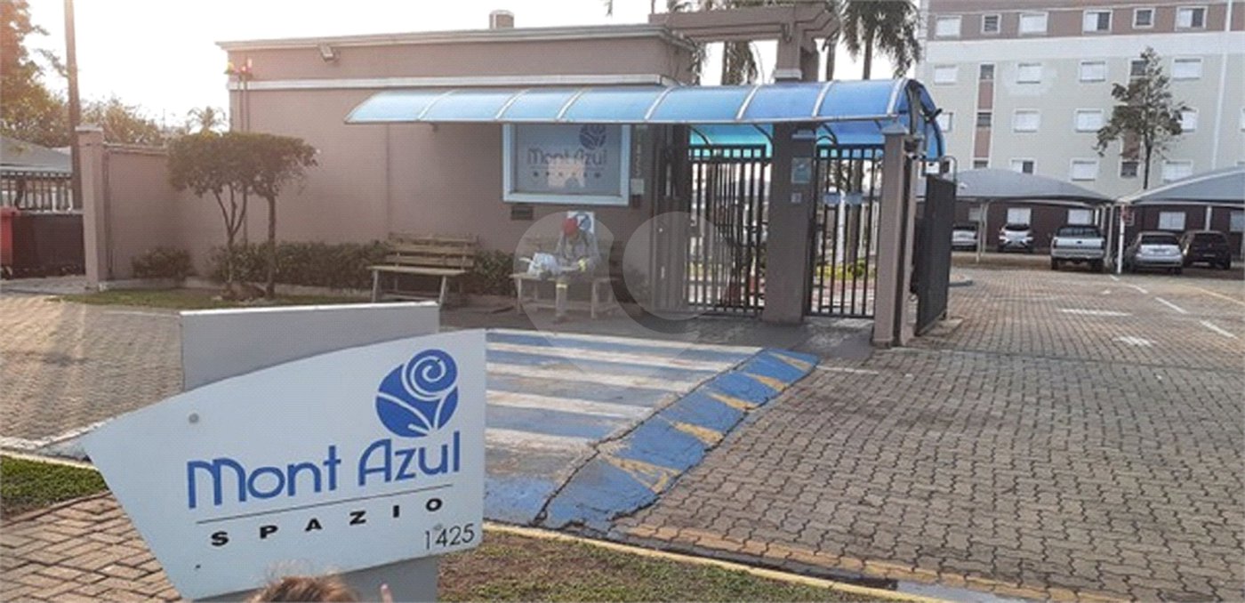 Apartamento no Condomínio Monte Azul .