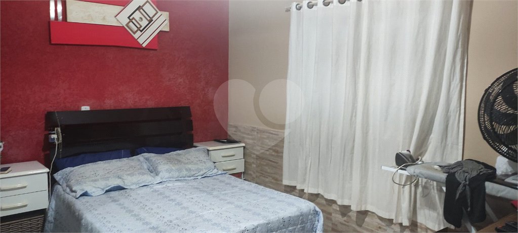 Casa térrea com 2 dormitórios.