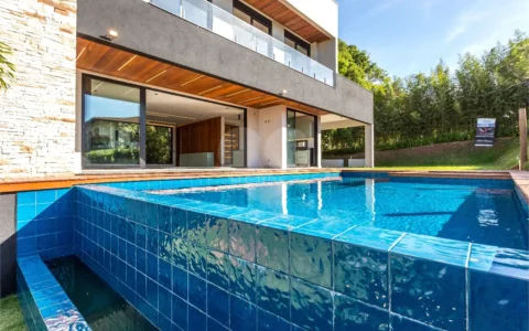 Casa à venda com 4 suítes no condomínio Jardim das Palmeiras, Bragança Paulista - SP