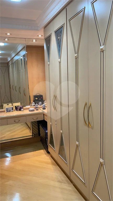 Apartamento com terraço 385m² 03 dormitórios sendo 2 suítes 5 vagas..Estuda Permuta.