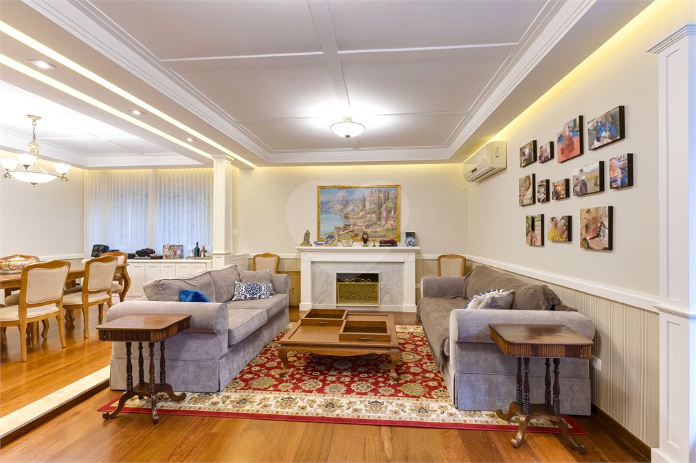 Casa à venda com 4 quartos, sendo 2 suítes,  em Alto da Boa Vista, São Paulo, SP