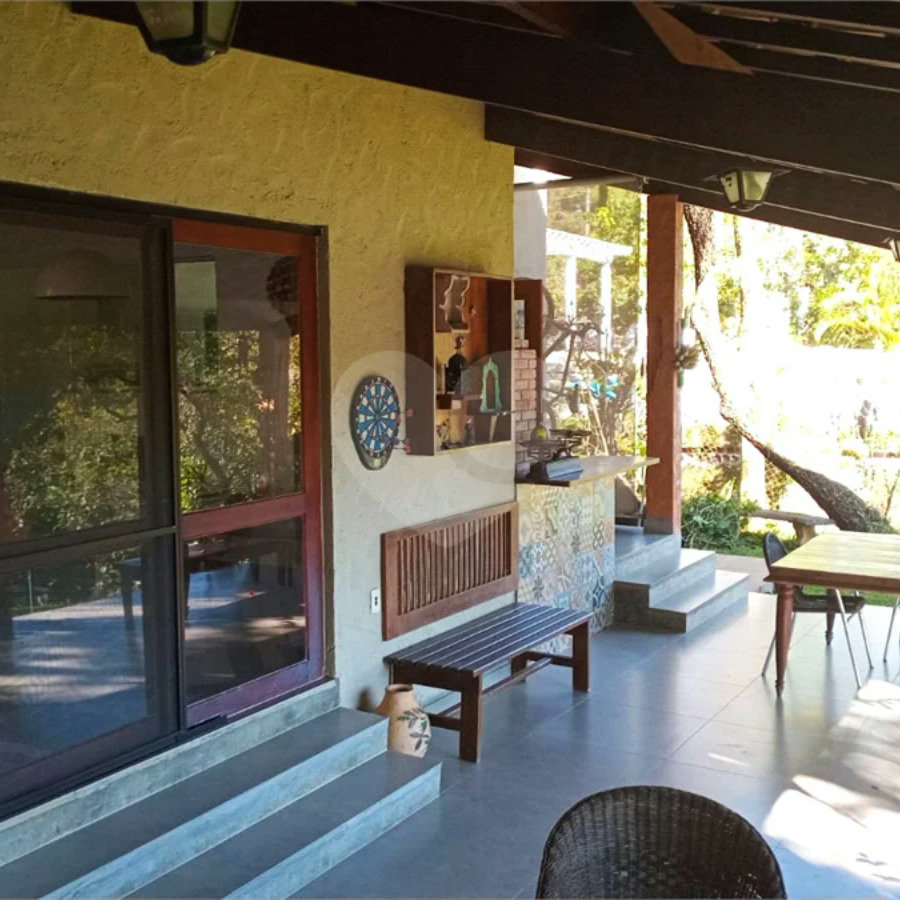 Casa à venda com 3 suítes no condomínio Vale da Santa Fé, Vinhedo - SP