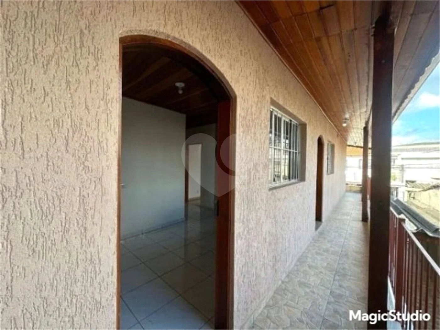 Casa com 200m² , 5 dormitórios , sendo 1 suíte , 3 vagas de garagem , à venda em Guarulhos.