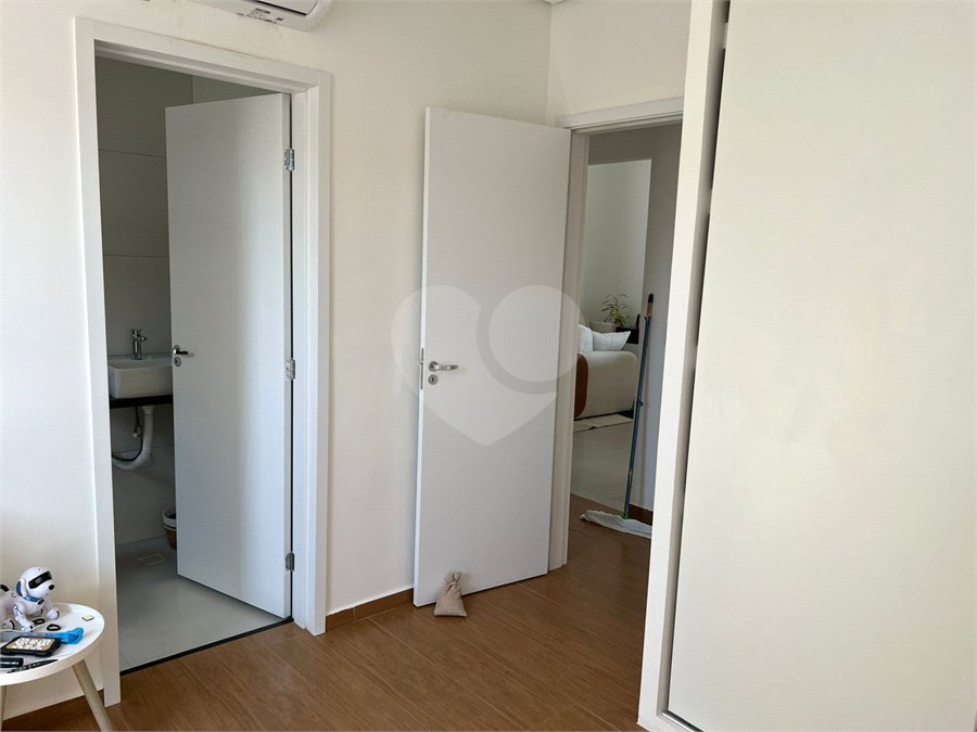 CASA TERREÁ COM 3 SUÍTES EM CONDOMÍNIO EM ATIBAIA