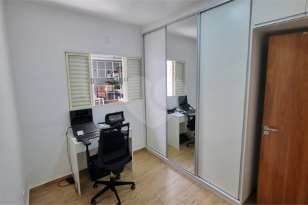 Casa no Condomínio Flamboyant II a venda .