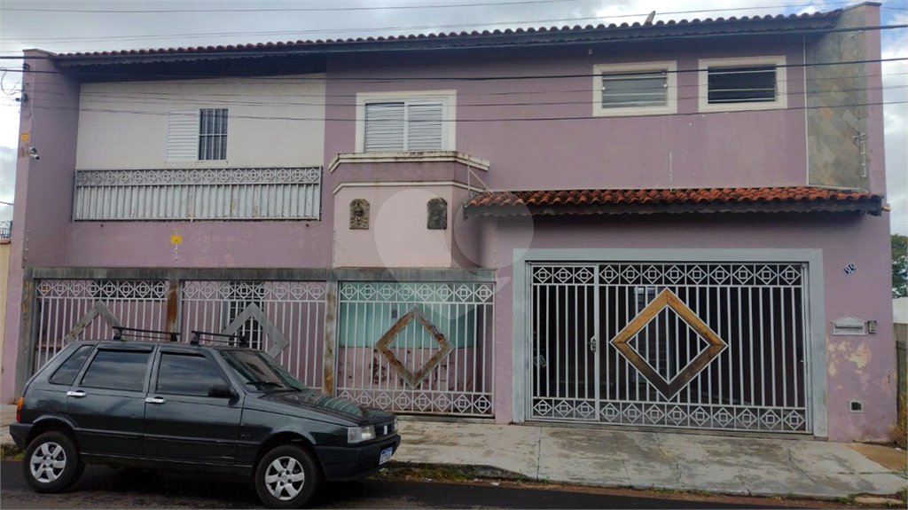 Sobrado com 3 suítes.