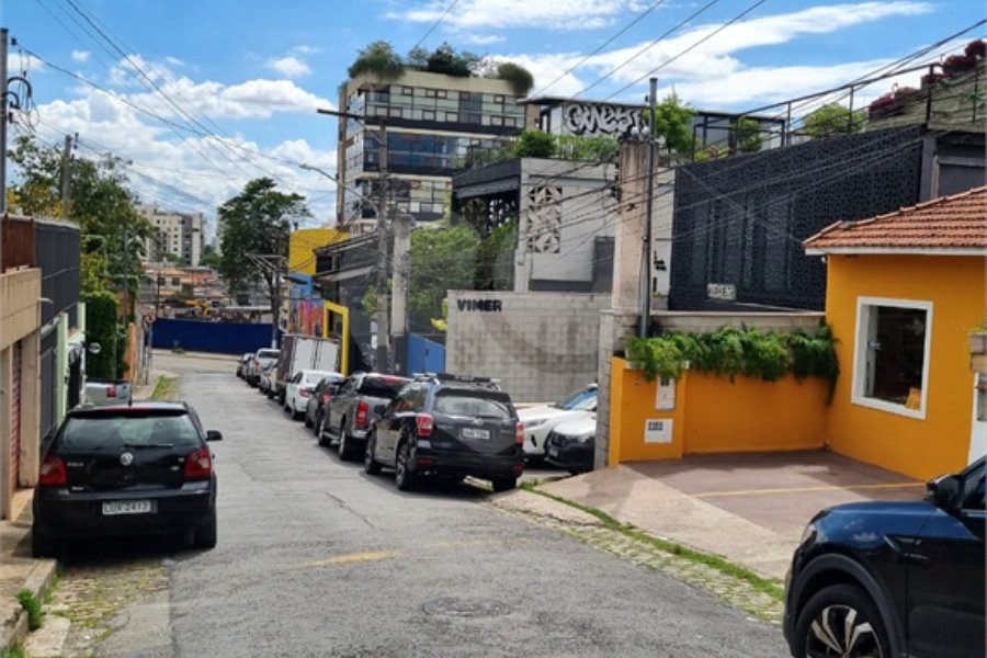 Casa na Vila Madalena com 240 metros quadrados de terreno