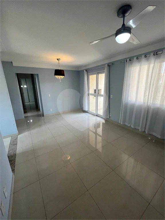 Apartamento 3 dormitórios no Avalon
