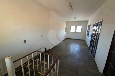 Casa Térrea 5 quartos bem localizada com piscina.