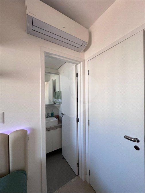 Apartamento á venda de 81m2 no Ipiranga com 2 dorms, 2 suítes, 3 banheiros, 2 vagas. Estuda permuta.