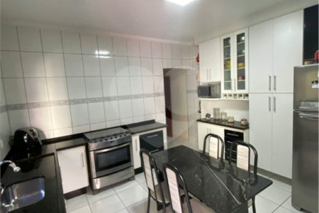 Sobrado para venda na cidade de Ibaté-SP.