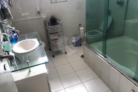 Casa Sobrado à venda no Planalto Paulista de 153m² com 3 dormitórios e 2 vagas