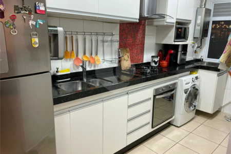 Apartamento no Condomínio Parque dos Manacás.