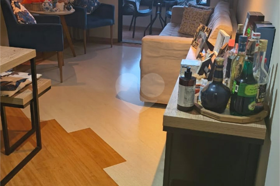 Oportunidade Imperdível: Conforto e Vista Privilegiada! ?Localizado estrategicamente em frente ao Tietê Plaza Shopping, este apartamento é o equilíbrio perfeito entre sofisticação e praticidade. 75m2 Área Útil com 3 Dorms , sendo 1 suite , com VAGA LIVRE DEMARCADA .