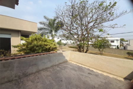 Casa em Construção com Área Gourmet e Piscina no Condomínio Damha II