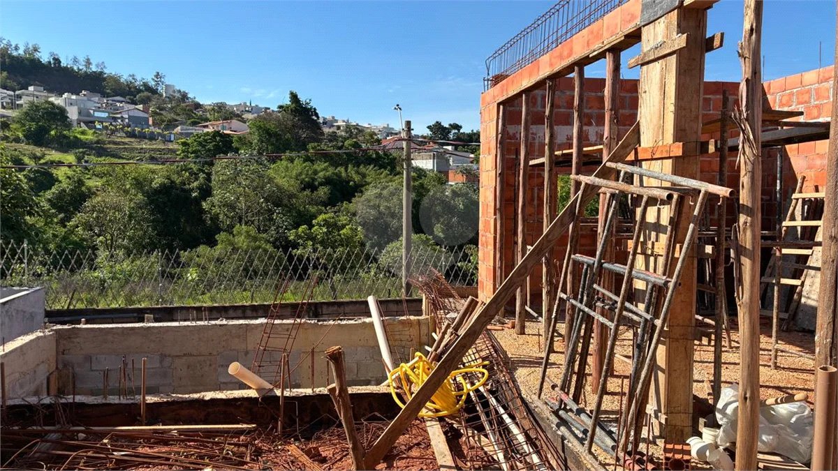 Casa à venda no Condominio Vivenda das Cerejeiras em Valinhos