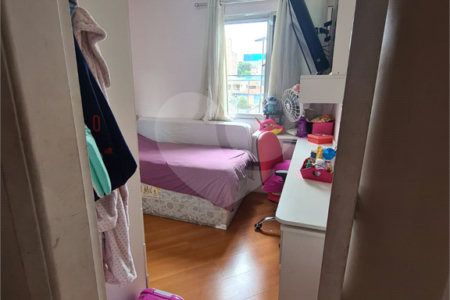Apartamento com 3 dormitórios, sendo 1 suíte.