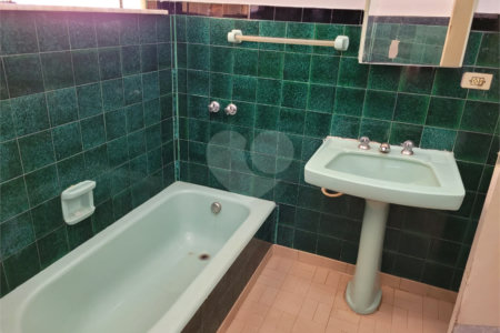Casa Térrea com 3 dormitórios.