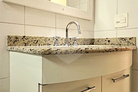 Apartamento na Chácara Inglesa com 2 dormitórios (1 suite), varanda, vista livre e vaga