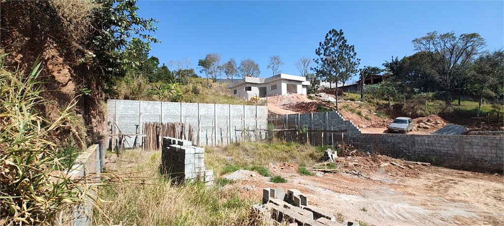 Terreno em Atibaia com 681 metros, pronto para construir, excelente localização, aceita financiamento