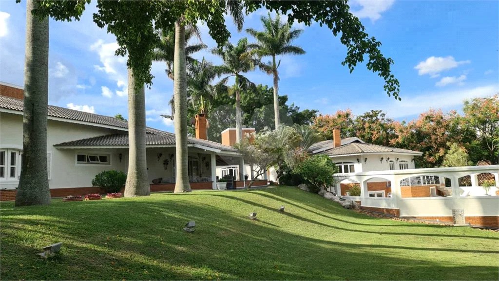 Casa à venda com 5 quartos, sendo 3 suítes,  no condomínio Village Sans Souci, Valinhos - SP