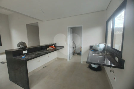 Casa exclusiva em Atibaia de alto padrão com 3 suítes, piscina, espaço gourmet, condomínio fechado, aceita financiamento
