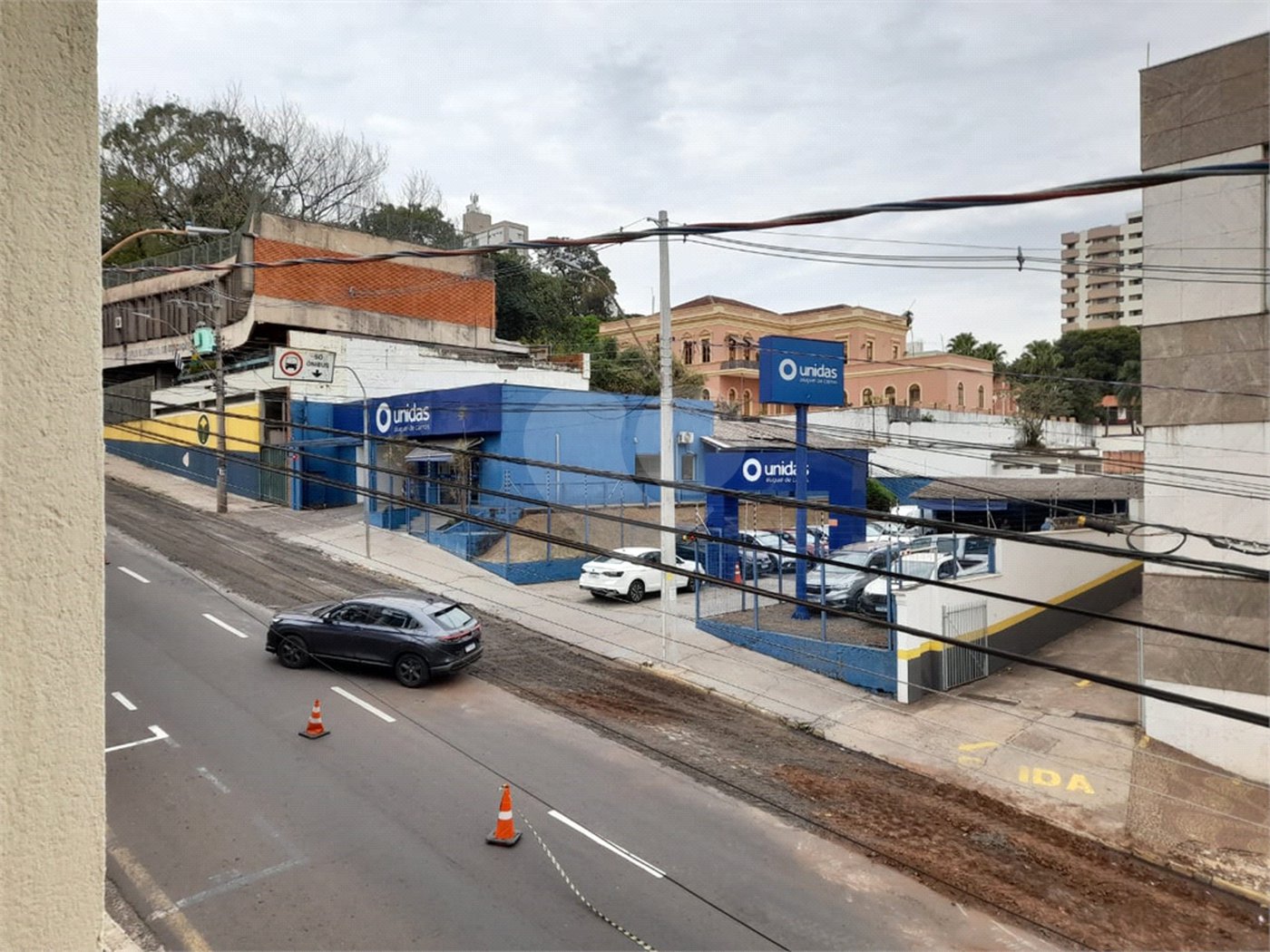 Prédio Comercial na Av. São Carlos - Excelente Oportunidade no Centro da Cidade