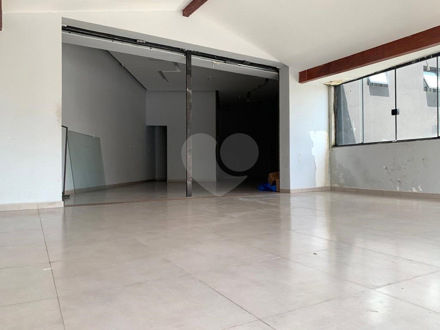 Salão Comercial 150m² na Lucas Nogueira Garcez - Atibaia - SP